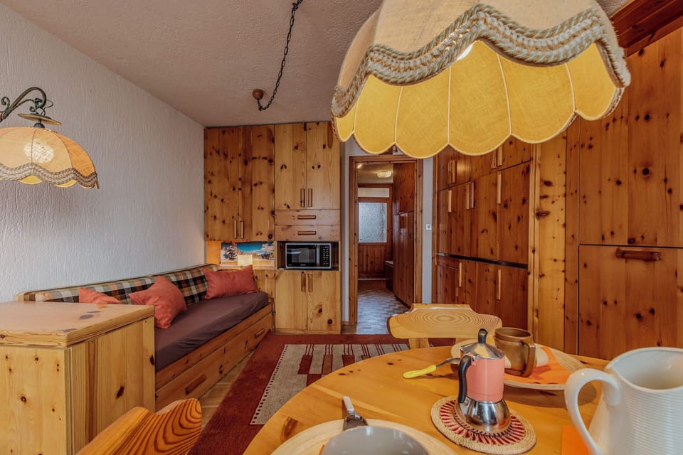 Apartment, Non Smoking, Mountain View | Living area | Flat-screen TV