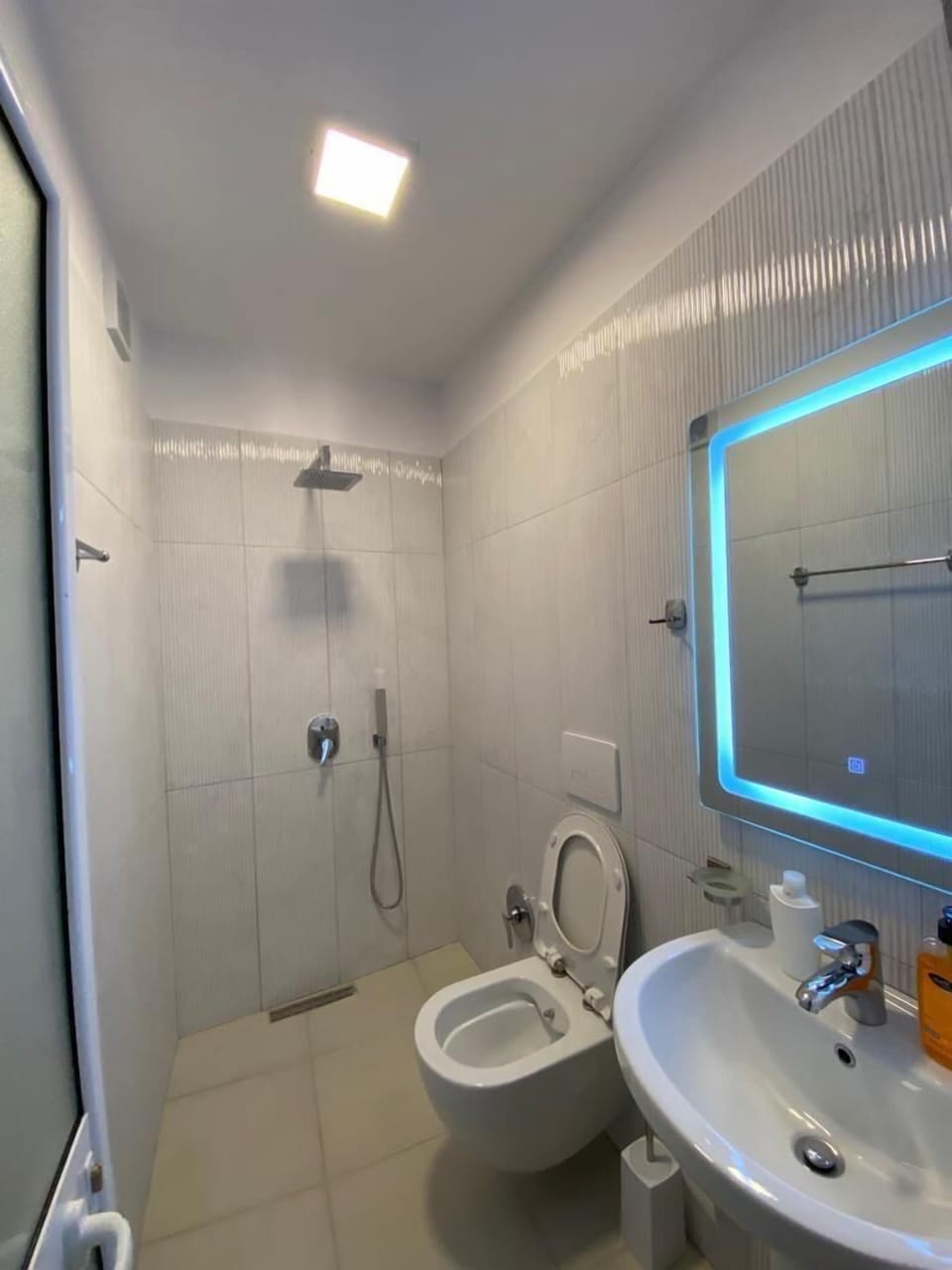 Bathrobes, slippers, bidet