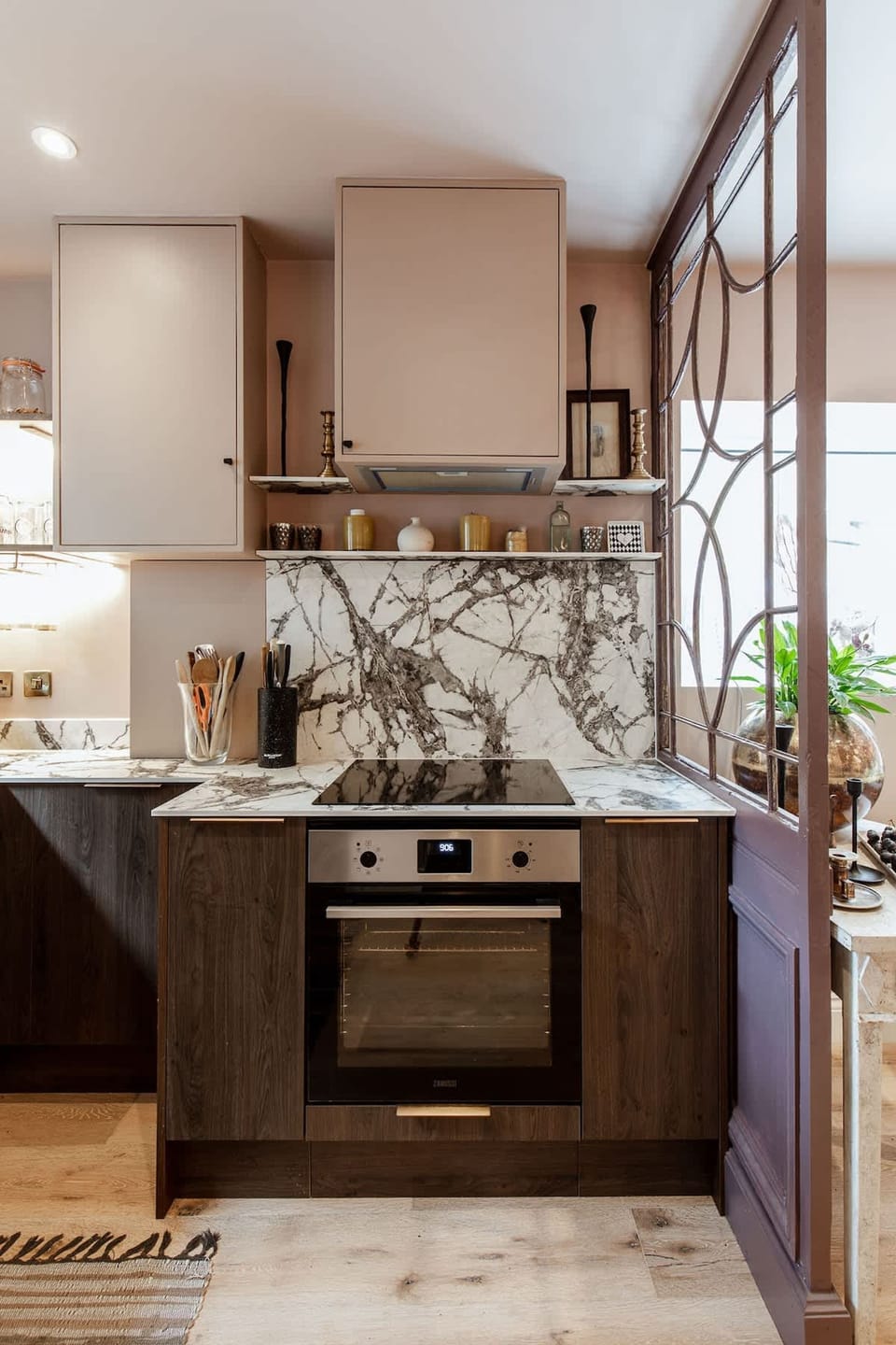 House | 2 bedrooms, desk
