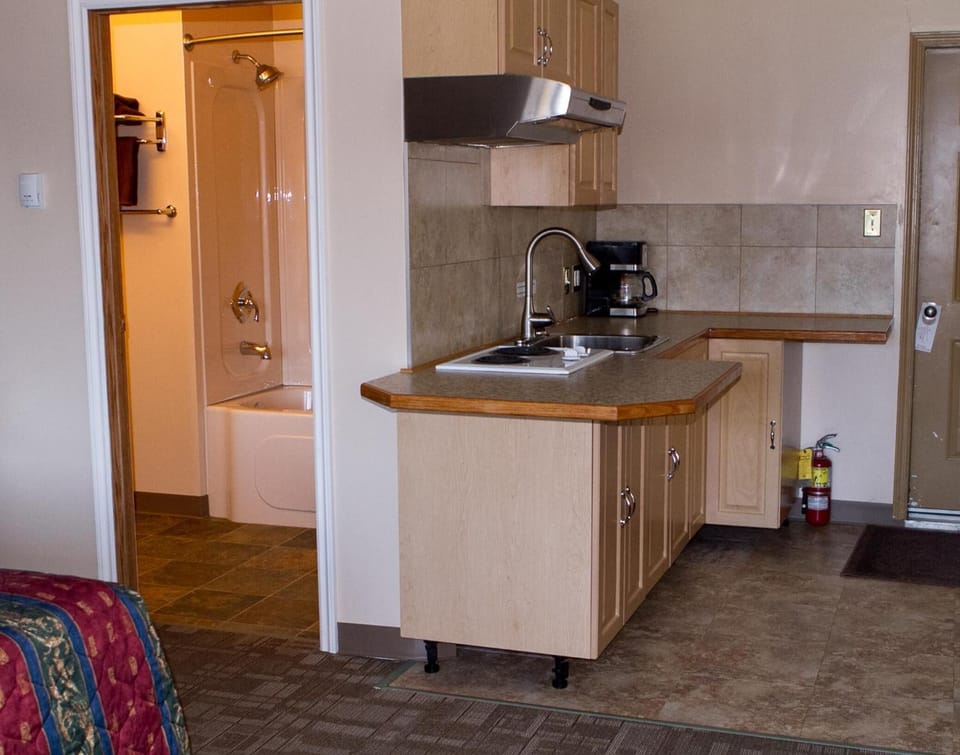 Fridge, microwave