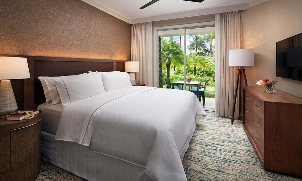 Premium bedding, down comforters, in-room safe, free cribs/infant beds