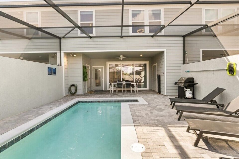 1300 Blue Island Drive (31).jpg