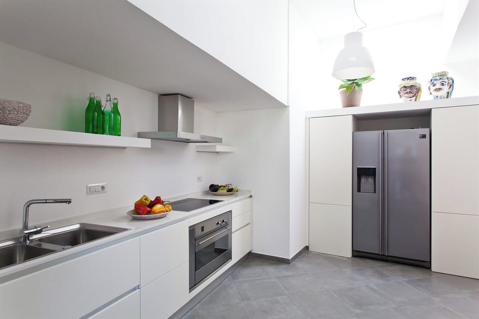 The well-equipped kitchen seen from another angle.