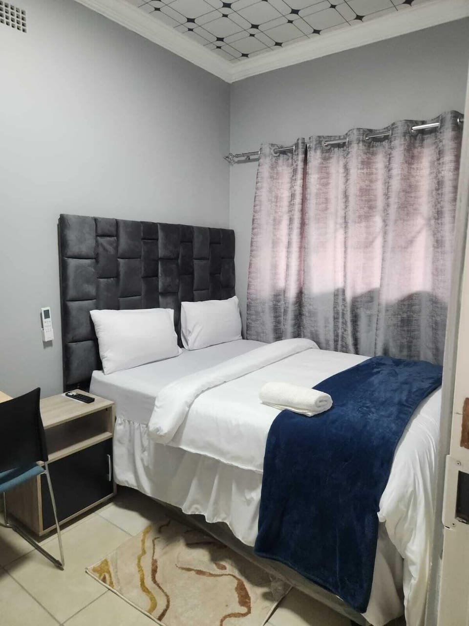 Economy Room | Laptop workspace, free WiFi