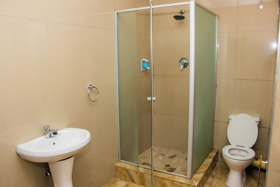 Comfort Studio | Bathroom | Towels, soap, shampoo, toilet paper