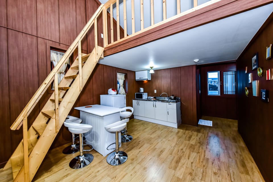 Duplex (17 PY) | Living area | Flat-screen TV