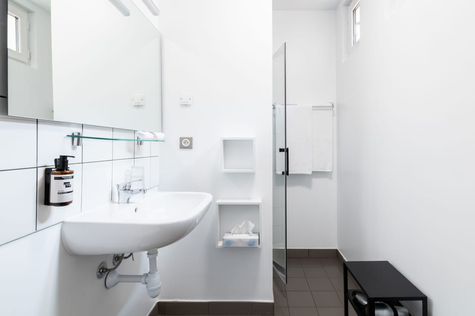 Comfort Double Room, 1 Queen Bed | Bathroom | Free toiletries, hair dryer, towels