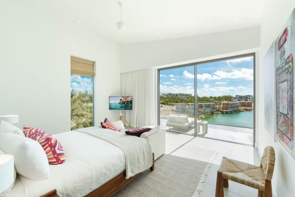 Unwind in airy comfort with wall-to-wall oceanfront glass doors.