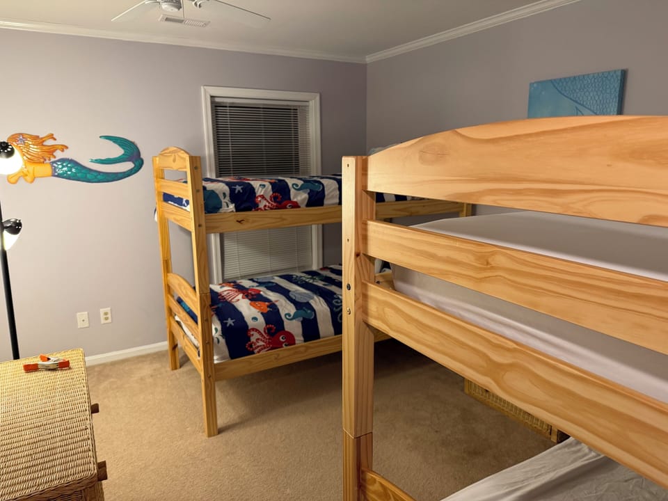 Upstairs Bunk Room - 2 Twin Bunk Beds