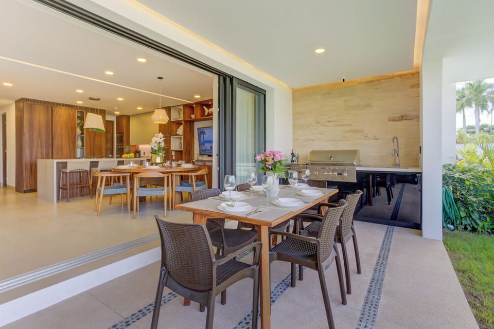 House, Garden View | Living area | 50-inch Smart TV with digital channels