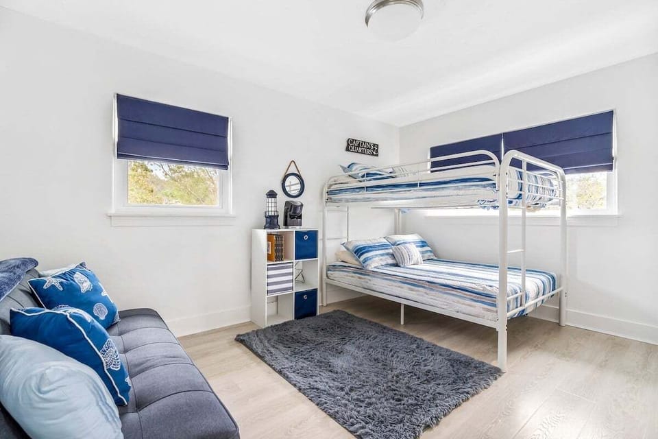 Bedroom 3 - Full Bunk Beds with luxury linens and a futon!