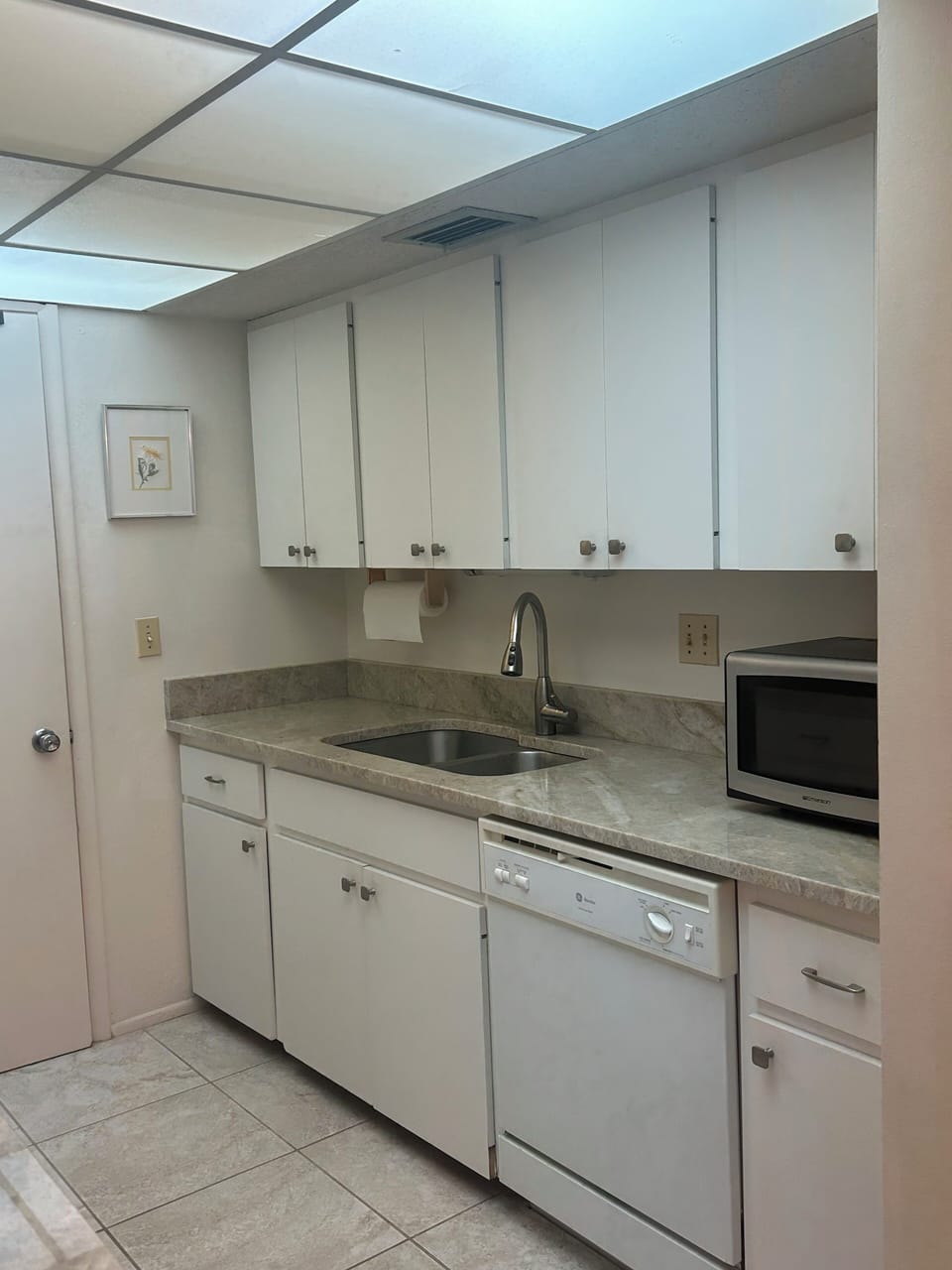Dishwasher, disposal, dishwasher fully supplied