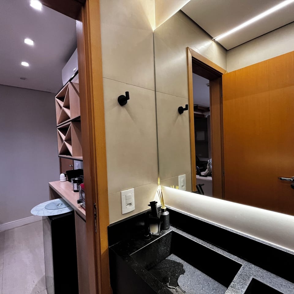 Slippers, bidet