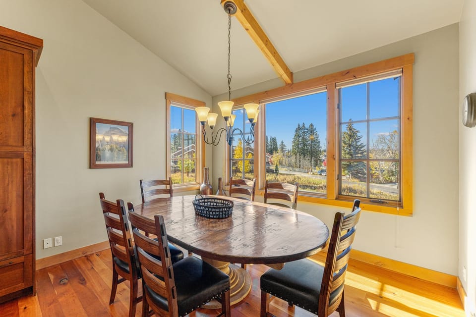 Dining room- lake view- upstairs