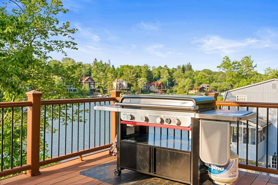 Your Grillmaster will have a blast when they fire up this gas grill