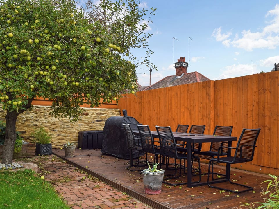 Sitting-out-area | Queens Manor, Kingsthorpe, near Northampton