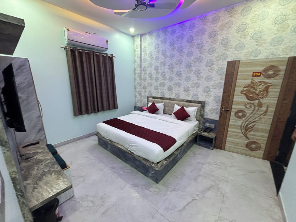 Egyptian cotton sheets, premium bedding, memory foam beds, desk