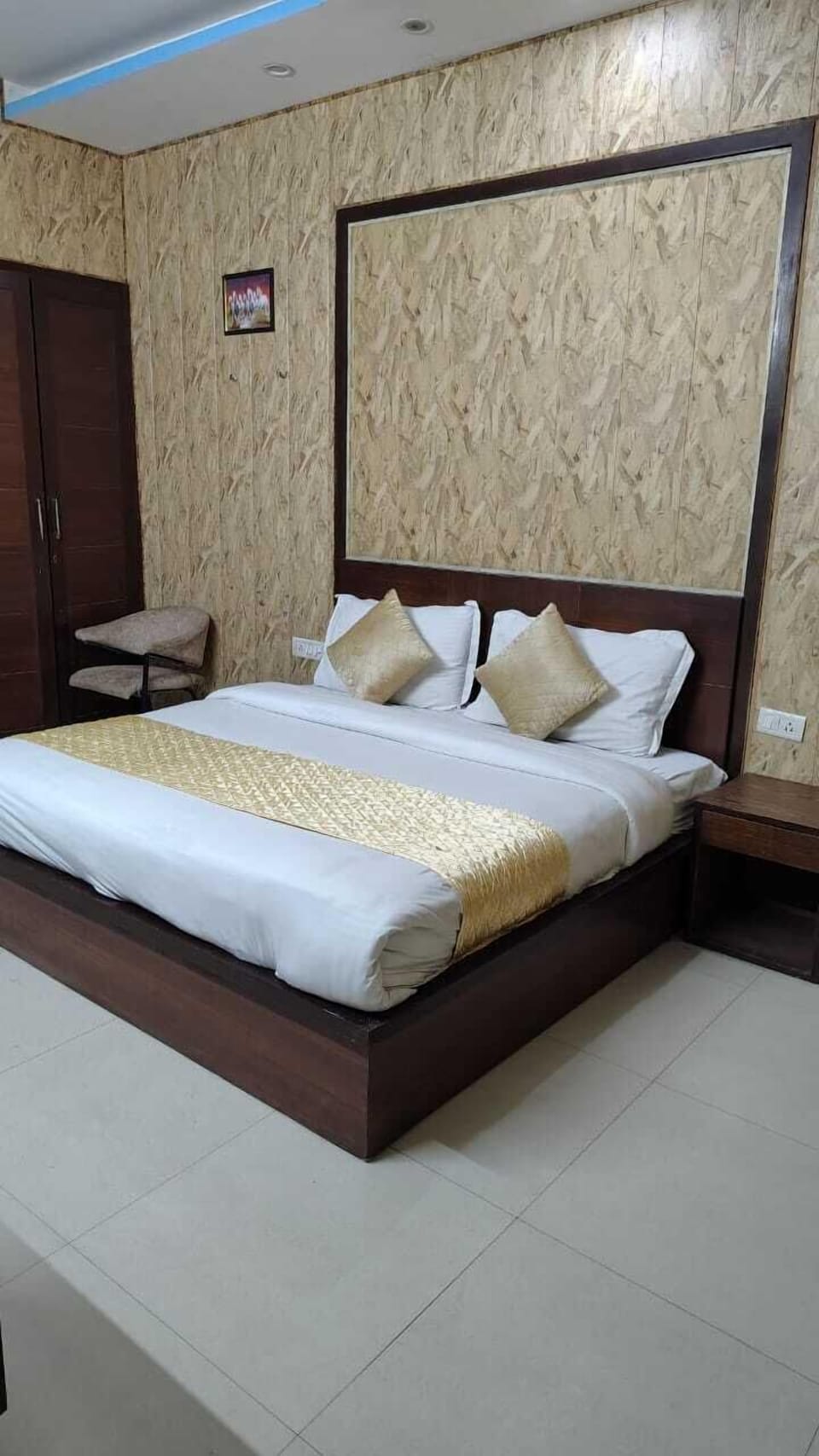 Deluxe Room | Rollaway beds, free WiFi, bed sheets