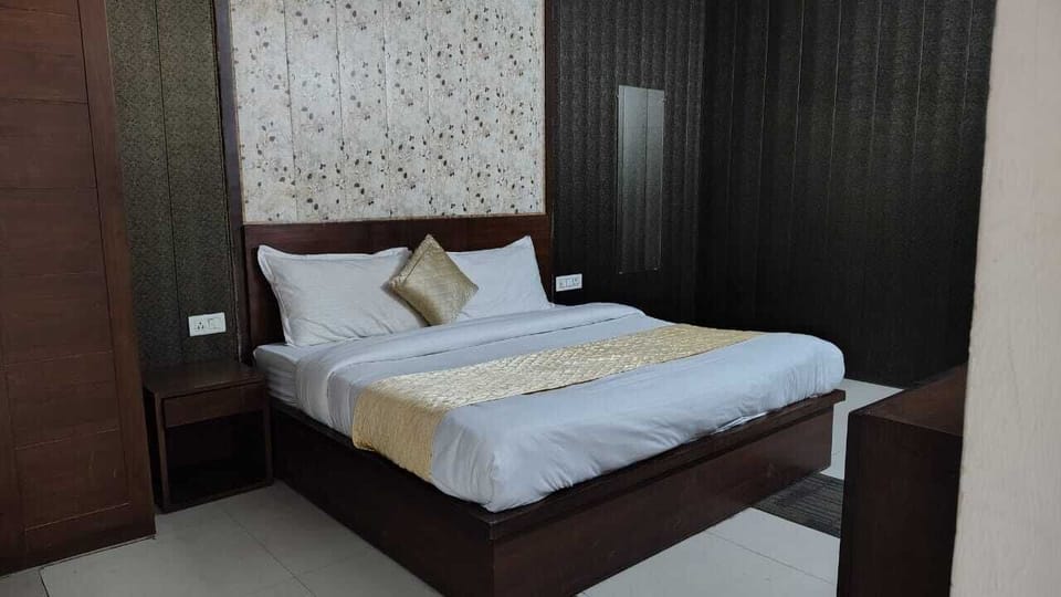 Standard Room | Rollaway beds, free WiFi, bed sheets