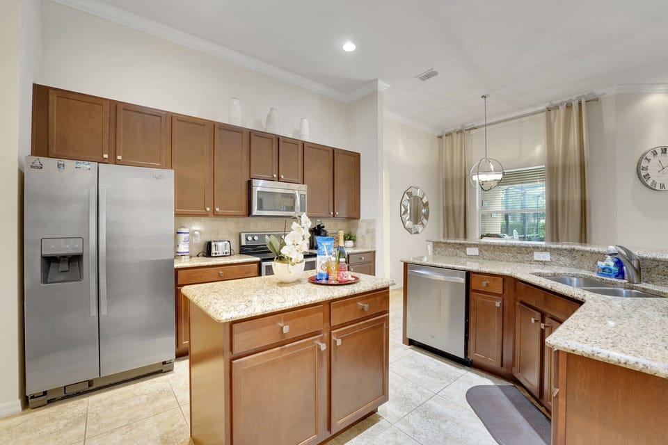 This kitchen isn’t just functional—it’s fabulous. Whether you’re mastering a five-course feast or just perfecting your toast game, it’s got you covered.