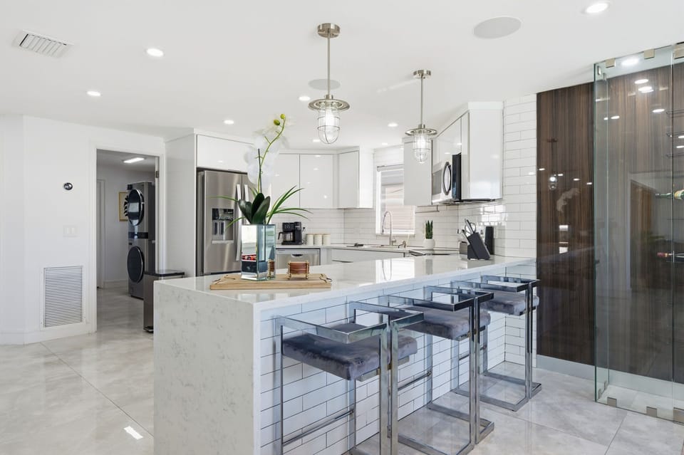 [Kitchen] Fully stocked & equipped