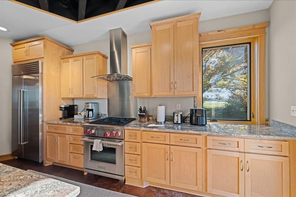 This isn’t just a kitchen — it’s your vacation flavor lab! Whip up pancakes in your pajamas, shake up a sunset cocktail, or host a midnight snack-off. Everything you need to cook, create, and savor those vacation moments.