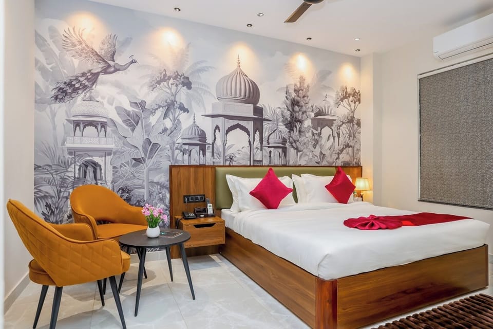 Premium Room | Desk, laptop workspace, soundproofing, iron/ironing board