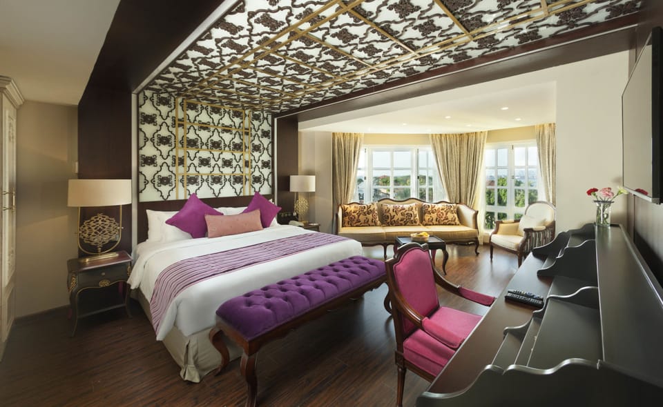 Royal Dutch Suite with Private Terrace | Minibar, in-room safe, individually furnished, desk