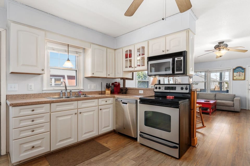 10-web-or-mls-2914-Wrightsville-Kitchen-V3