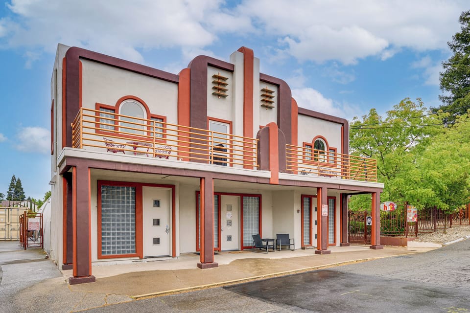 Apartment (3 Bedrooms) | Front of property