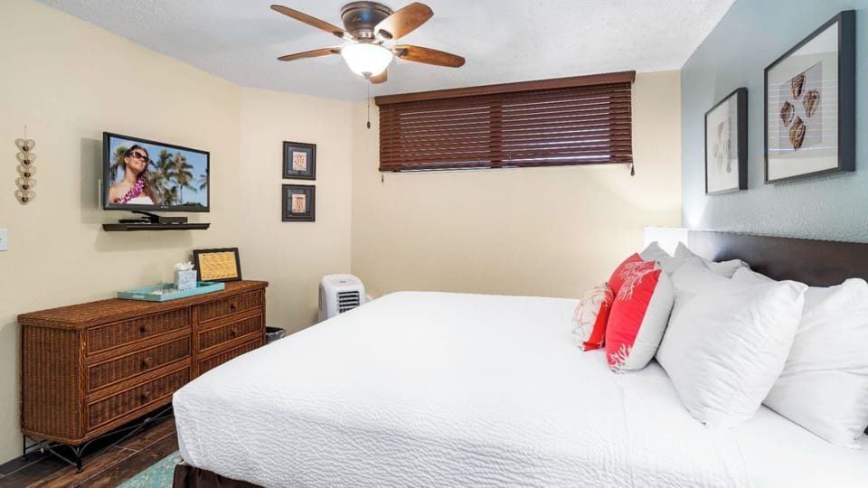 Condo, 1 King Bed, Lanai, Ocean View (Sea Village 3204) | 1 bedroom, individually decorated, individually furnished