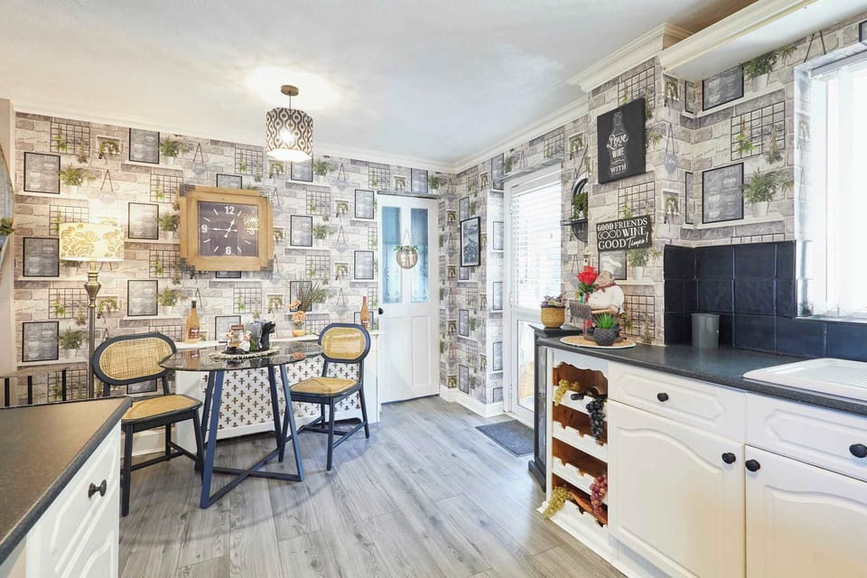 The Cheeky Squirrel, New Brighton - Host & Stay