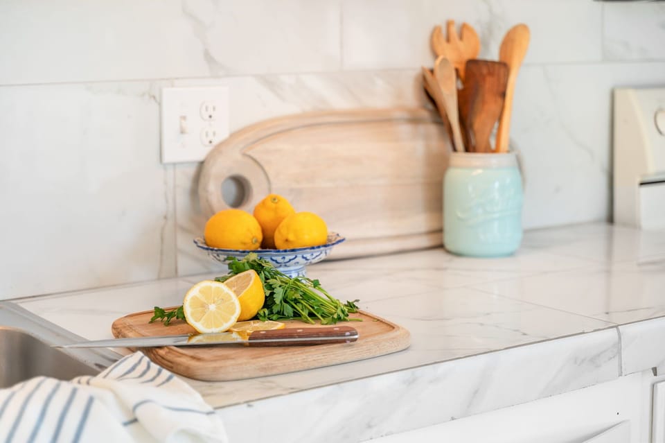 Bright, breezy, and made for connection ✨
Gather around for shared meals, cozy up in the sunlit living space, or step out to the deck for fresh coastal air. Every corner invites you to relax, recharge, and feel right at home 🏡🌊
