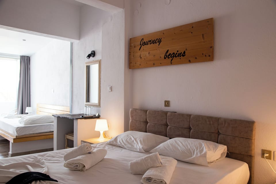 Basic Triple Room | In-room safe, desk, blackout drapes, free WiFi