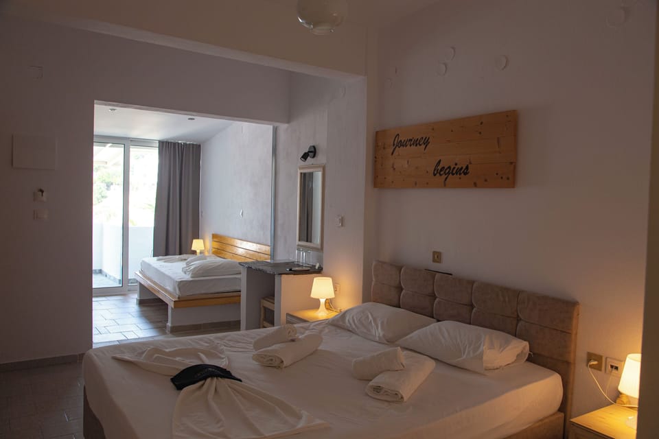 Basic Triple Room | In-room safe, desk, blackout drapes, free WiFi