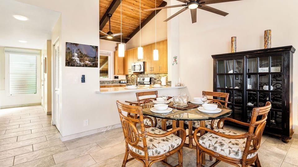 Condo, Multiple Beds, Lanai, Ocean View (Surf and Racquet 2301) | Dining