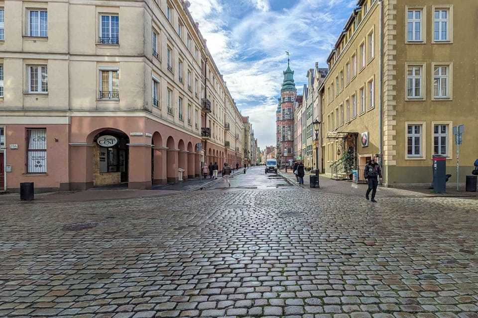 Enjoy easy access to the city's attractions from this well-located building.