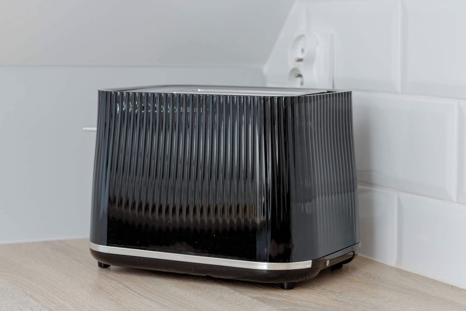 A black toaster that will make a delicious breakfast.