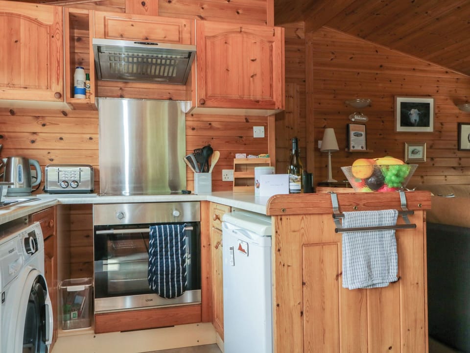 Dishwasher, cookware/dishes/utensils