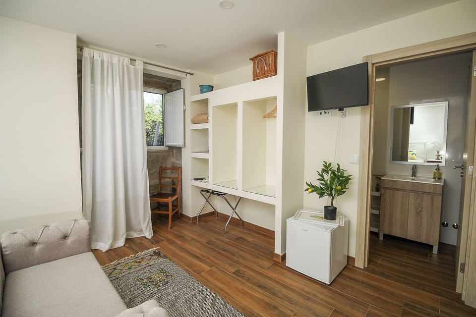 Double Room, Garden View | Desk, WiFi (free)