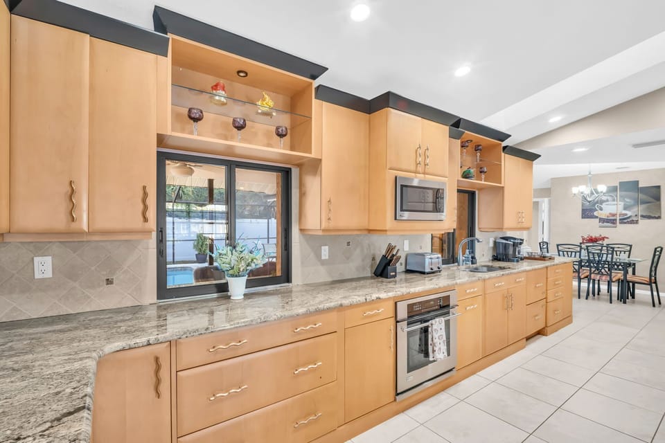 Full kitchen