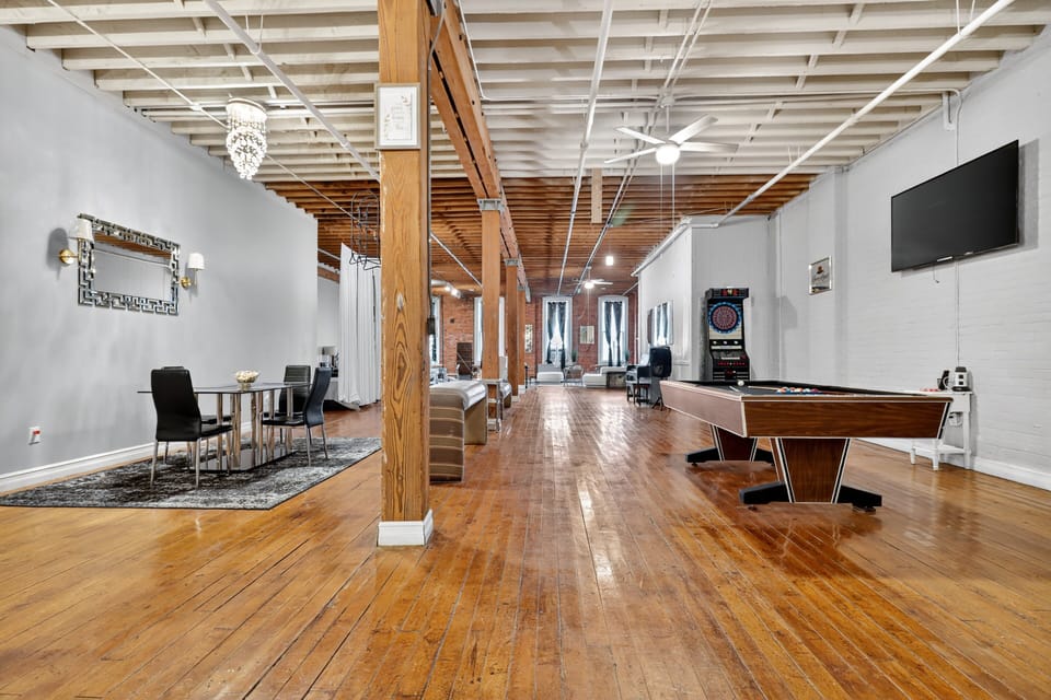 Floor, Flooring, Hardwood, Indoors, Furniture