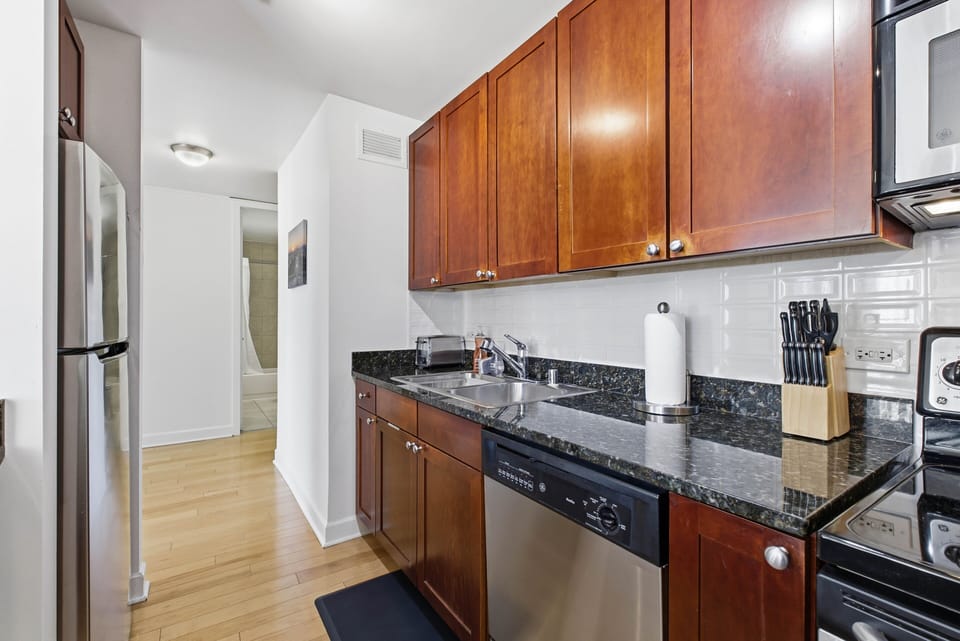 16-print-30 E Huron St 1404 - AllSet Turnover_CHP2025_016