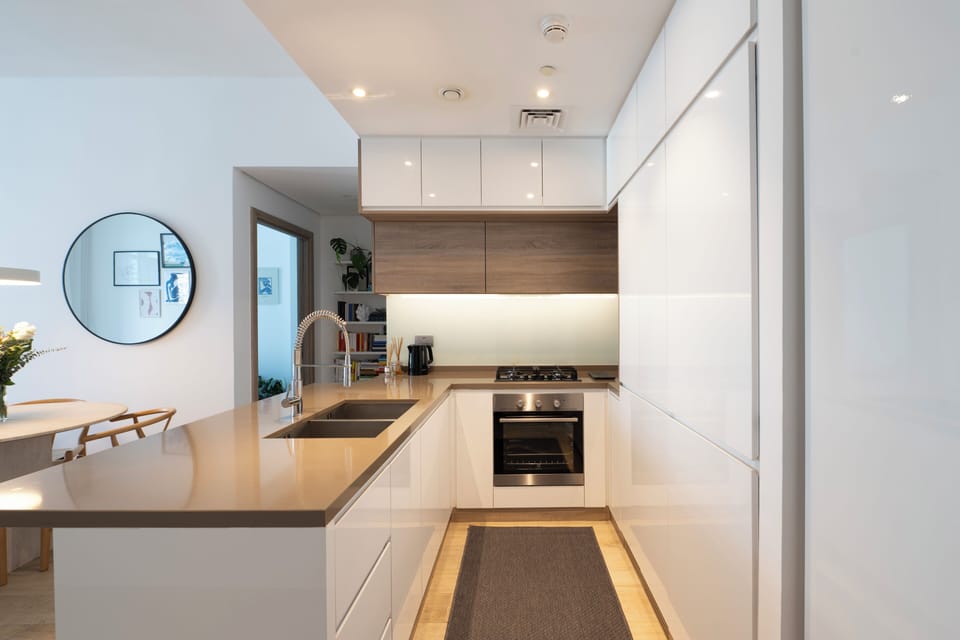 The fully equipped kitchen