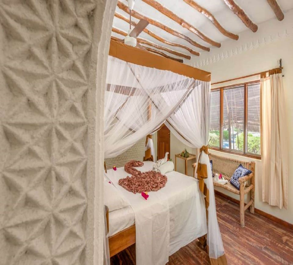 Bungalow, Garden View | In-room safe, desk, iron/ironing board, bed sheets