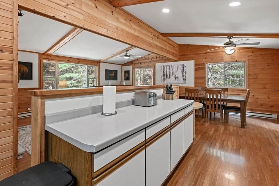 Kitchen & Dining