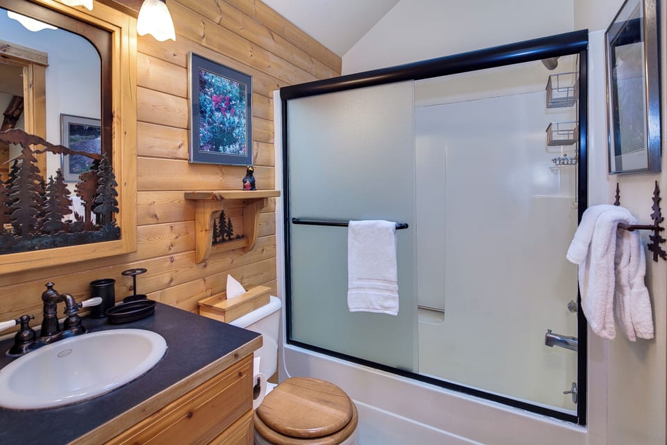 A Full bath with Shower/Tub