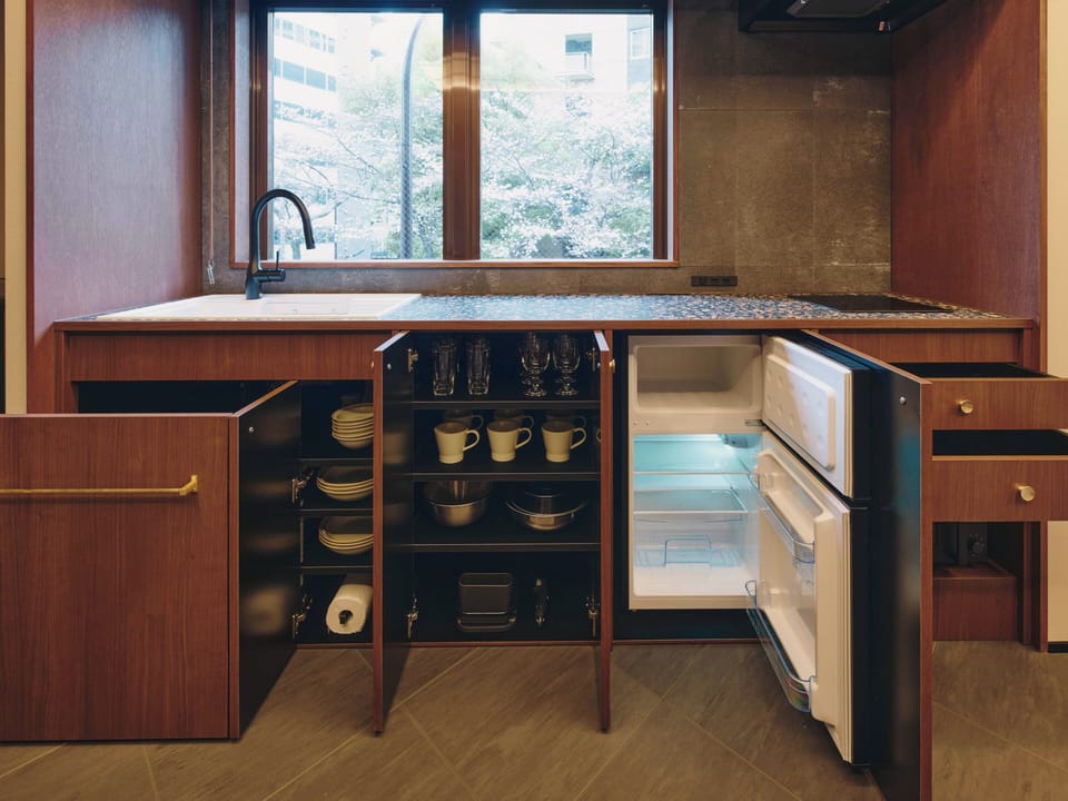Superior Suite | Private kitchen | Fridge, microwave, stovetop, cookware/dishes/utensils