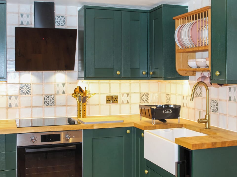 Kitchen/diner | The Cottage - Cornish Hamlet, Falmouth