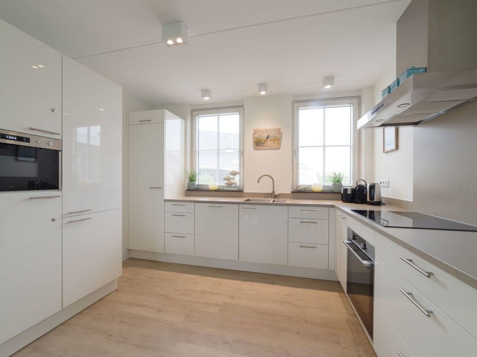 Kitchen, Countertop, Flooring, Interior Design, Kitchen Appliance, Cabinetry, Floor, Wood, Ceiling, Major Appliance